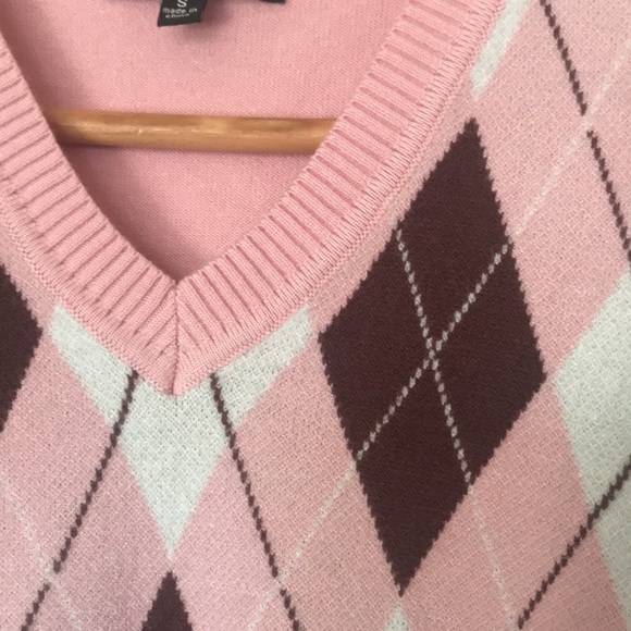 Pink symmetrical vest top, semi crop 🌸size small - Picture 2 of 4